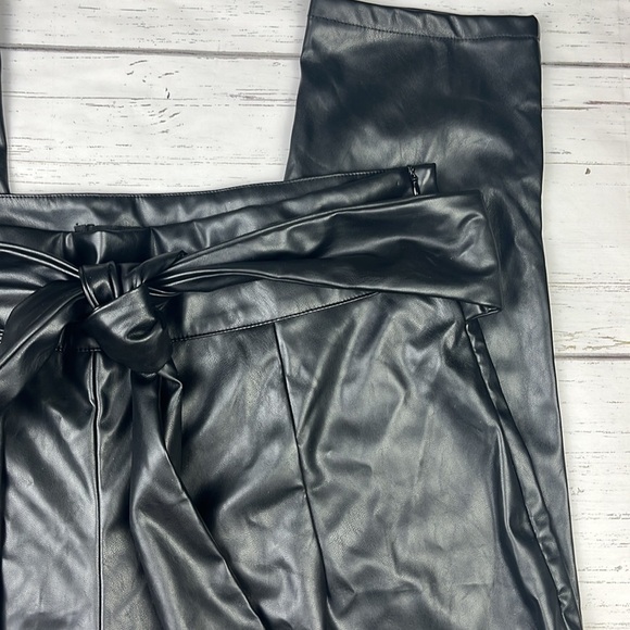 ☀️NWT PrettyLittleThing Black Faux Leather Tie Belt Pants - Picture 2 of 9